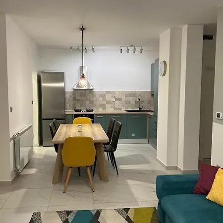 To&ma Apartment Split